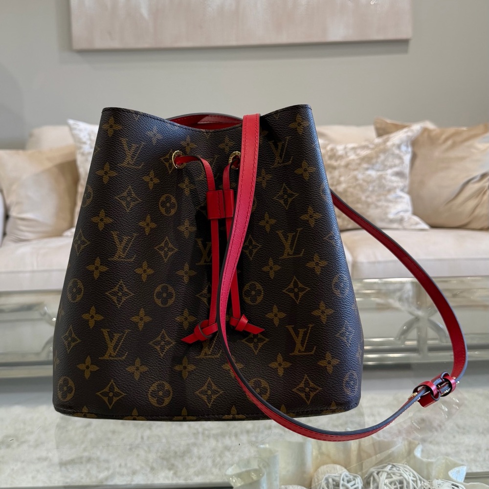 LOUIS VUITTON Women’s Néonoé MM